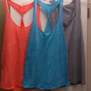 Lot of 3 under armour tanks large